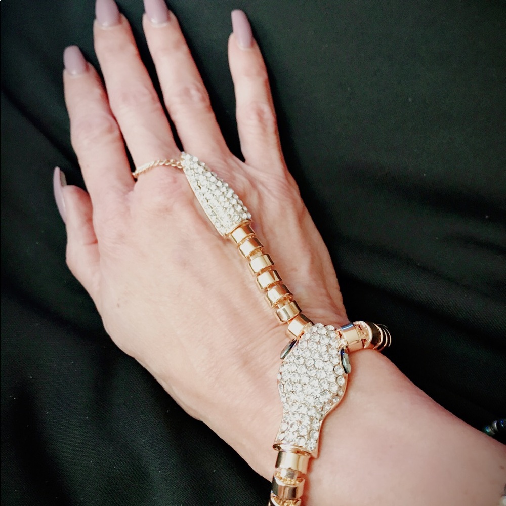 Beautiful snake bracelet with rhinestones 🌺
